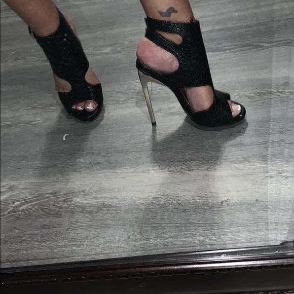 Heels - Picture 6 of 6